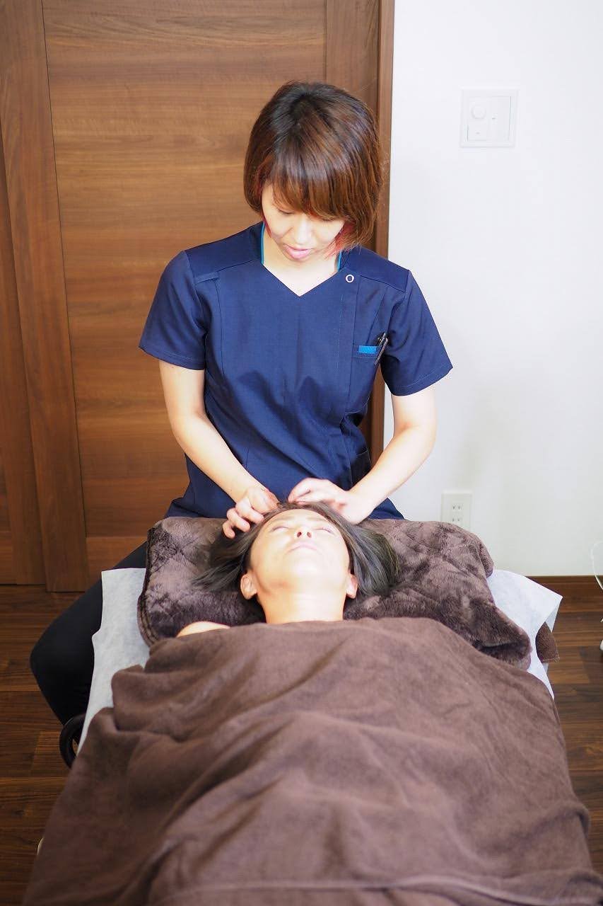 施術風景・米倉まな